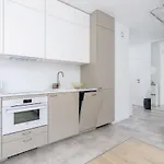 With Balcony & Parking Mogilska By Renters Prestige Διαμέρισμα *