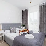 With Balcony & Parking Mogilska By Renters Prestige Διαμέρισμα *