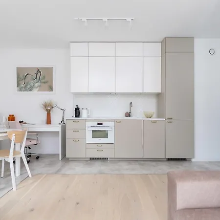 With Balcony & Parking Mogilska By Renters Prestige 公寓 克拉科夫