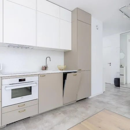 With Balcony & Parking Mogilska By Renters Prestige 公寓 *