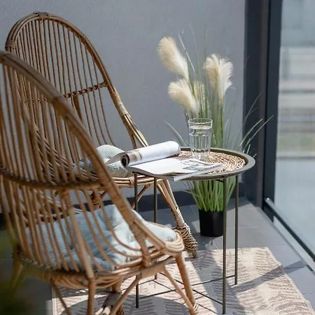 With Balcony & Parking Mogilska By Renters Prestige Apartment Krakow