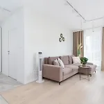 דירה With Balcony & Parking Mogilska By Renters Prestige