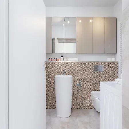 아파트 With Balcony & Parking Mogilska By Renters Prestige *