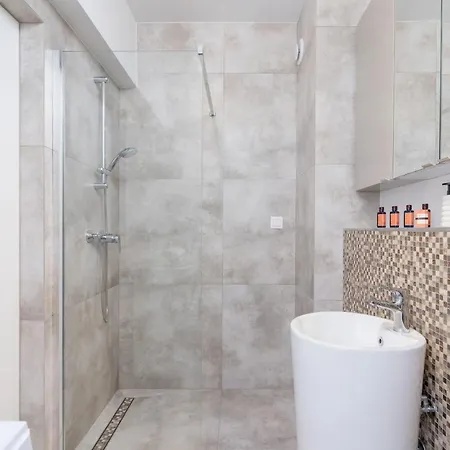 With Balcony & Parking Mogilska By Renters Prestige * 크라쿠프