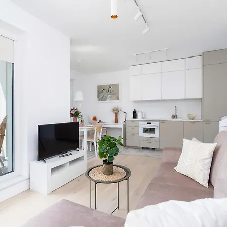 아파트 With Balcony & Parking Mogilska By Renters Prestige *